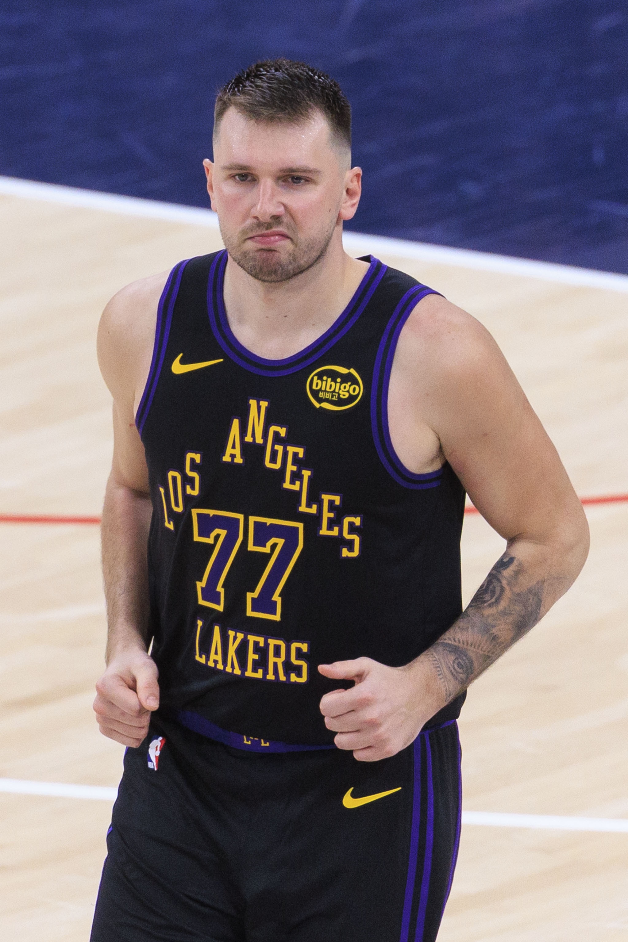 星空体育官网-我咋不信？东契奇：我青少年时候玩过胯下扣篮 有视频为证